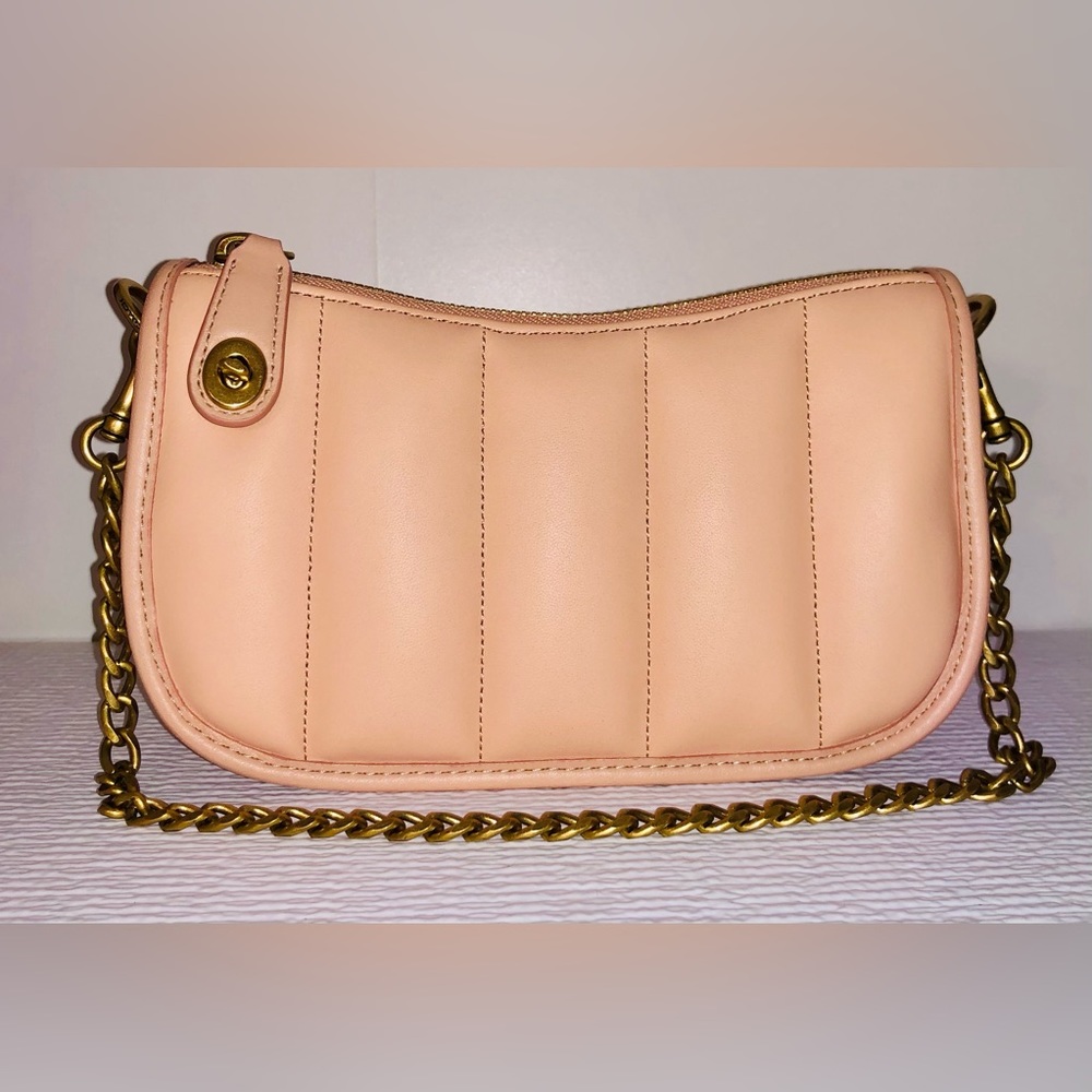 ❌SOLD❌NWOT Coach Swinger 20 with Quilting - Faded Blush